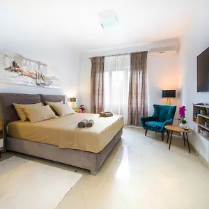 Alice Luxe Apartment